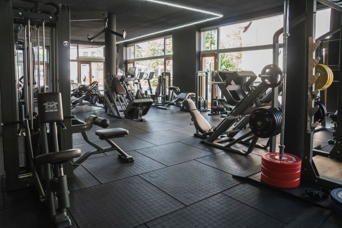 Pillars of Strength — Hoofdshowroom Telju Nederland
